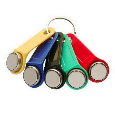 diverse verschieden-farbige (Gelb, Blau, Schwarz, Grün und Rot) Kellnerschlösser als Kassenhardware für ein Kassensystem