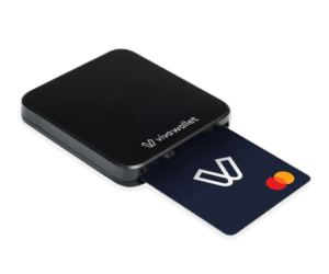 Viva Wallet Mini Card Reader mit eingesteckter Karte
